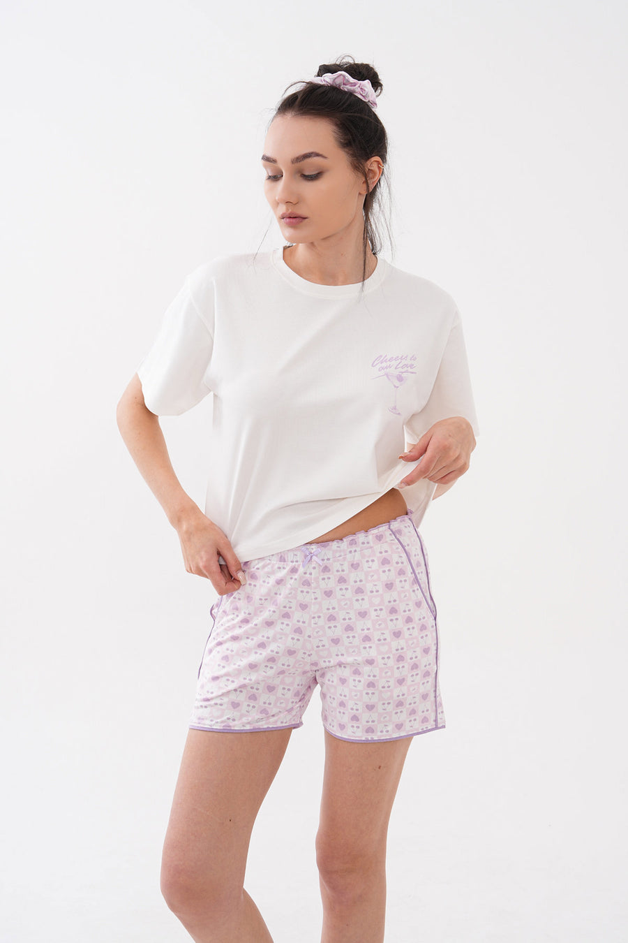 Sırt Baskılı Kısa Kollu Tişörtlü Mini Baskılı Şortlu Pijama Takımı — Lila