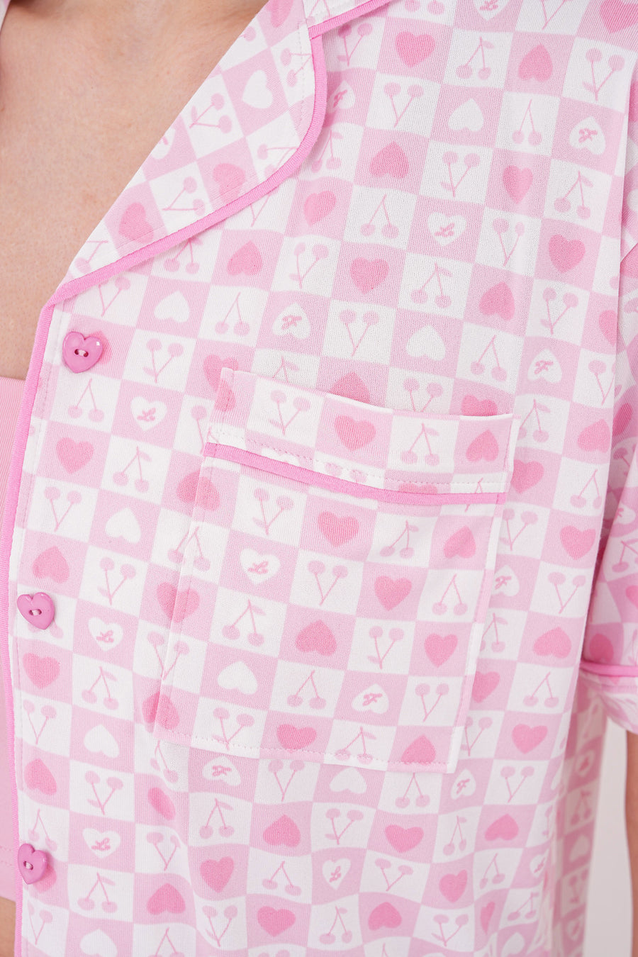 Mini Baskılı Kısa Kollu Bebe Yaka Cepli Önden Düğmeli Şortlu Pijama Takımı — Pembe