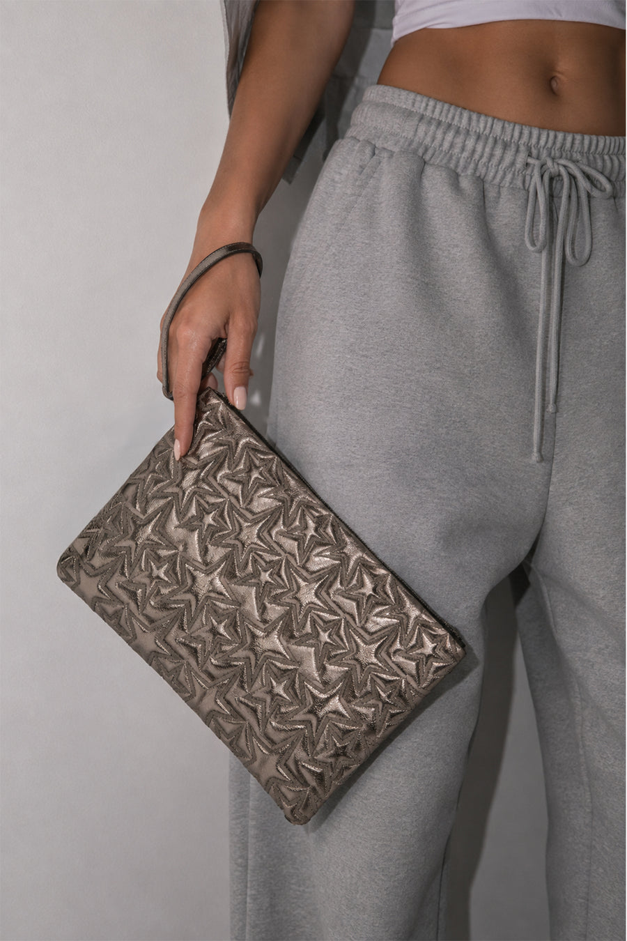 Ecrou Yıldız Desenli Platin Parlak Portföy & Clutch Çanta Çıkarılabilir Bileklik Askılı 30 x 19 cm — Gümüş
