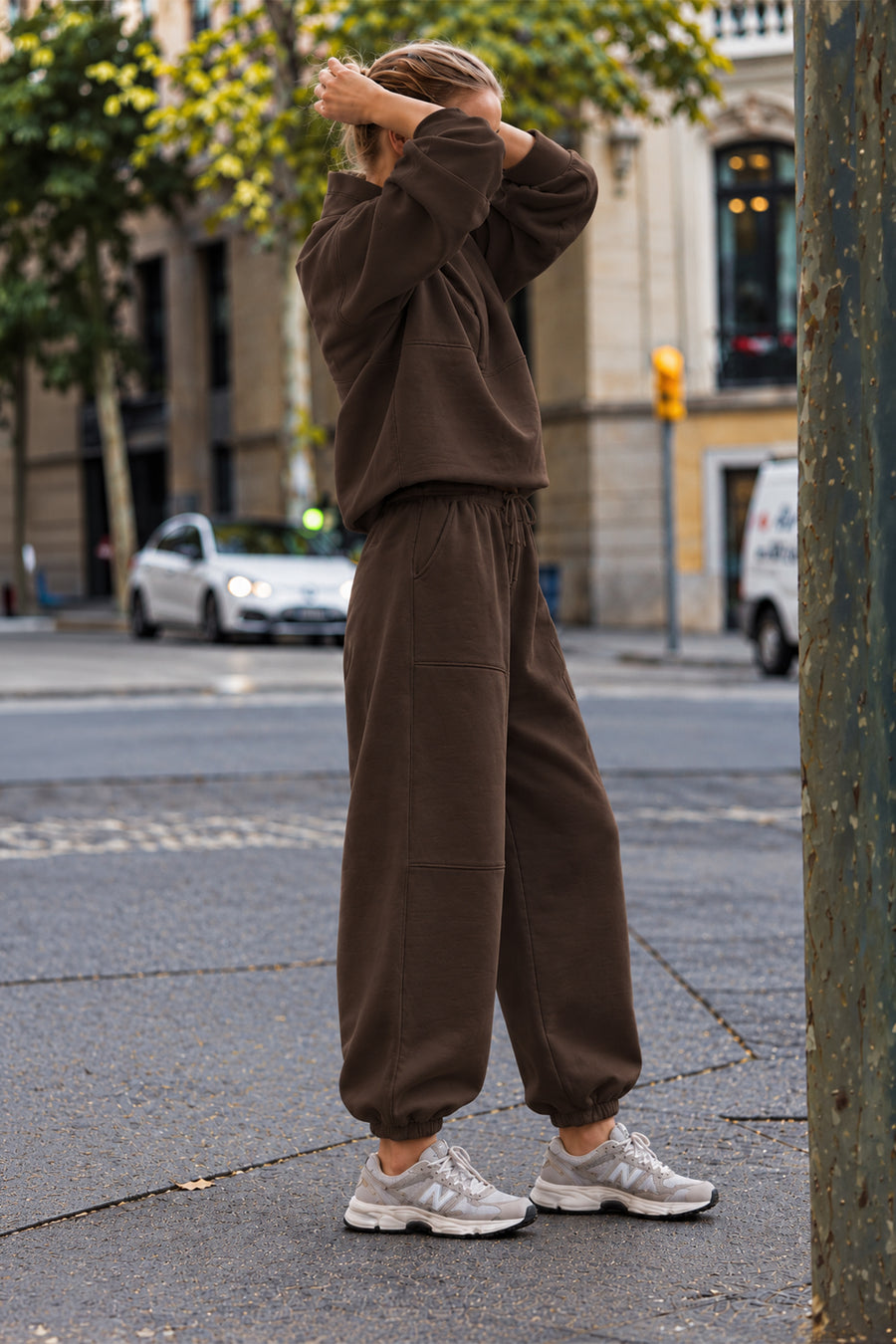 Dik Yaka Yarım Fermuarlı Oversize Düşük Omuzlu Viskon Karışımlı Kadın Sweatshirt — Kahve
