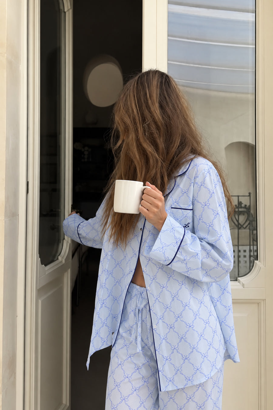 Lulu's Friends Gömlek Yaka Önden Düğmeli Uzun Kollu Cepli Pantolon Takım Logo Ve Desen Baskı Detaylı Kol Ve Cep Nakış Detaylı Dokuma Viskon Kumaş Kadın Pijama Takımı — Bebek Mavi