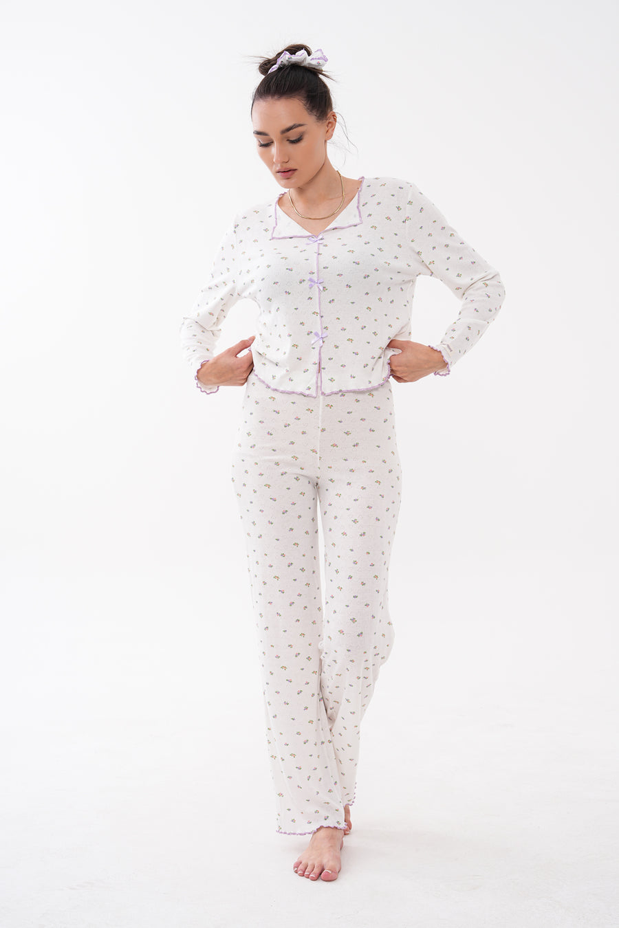 Gömlek Yaka Uzun Kollu Fiyonk Detaylı Çiçek Desenli Pointelle Pantolonlu Kadın Pijama Takımı Premium Viskon — Ekru