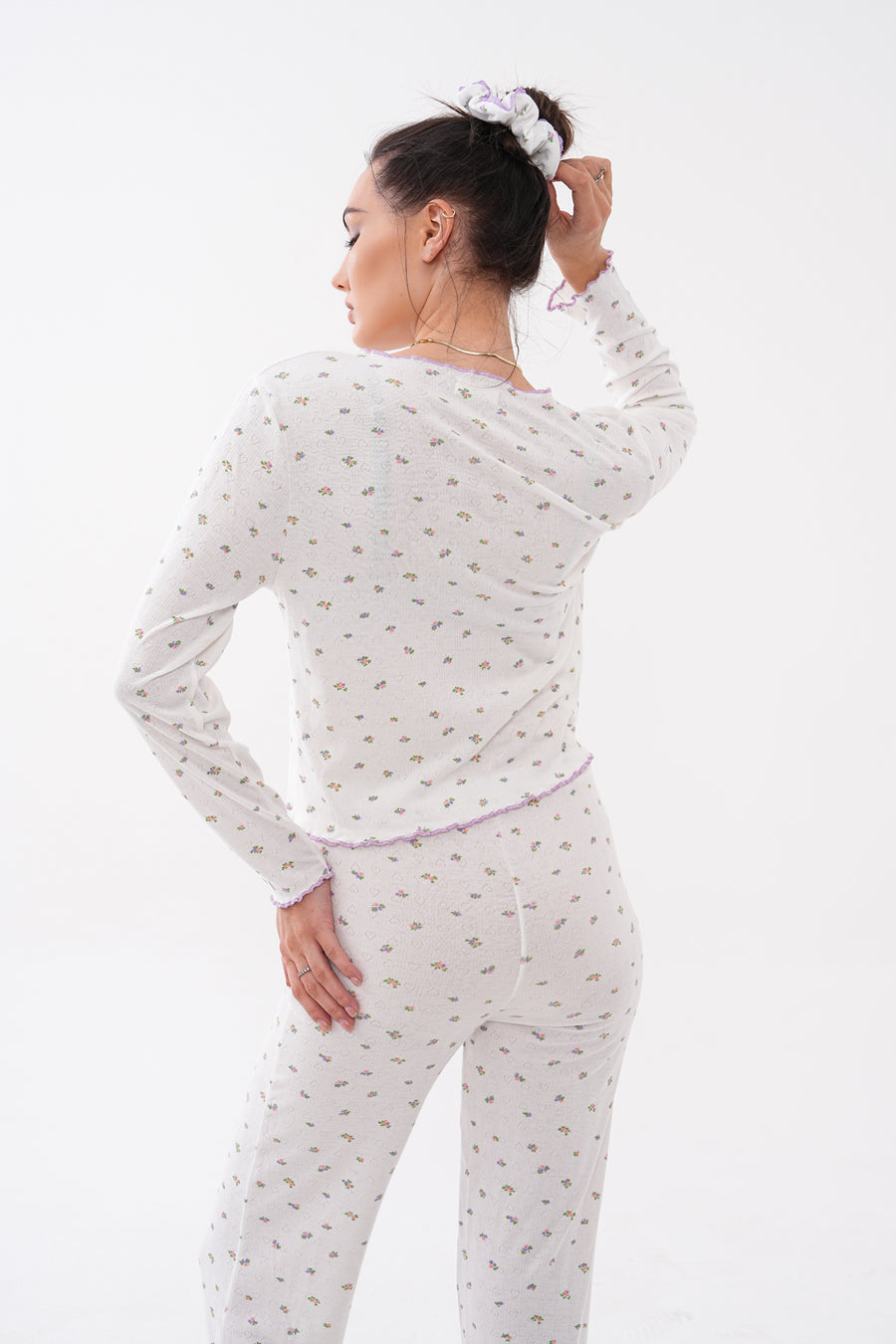 Gömlek Yaka Uzun Kollu Fiyonk Detaylı Çiçek Desenli Pointelle Pantolonlu Kadın Pijama Takımı Premium Viskon — Ekru