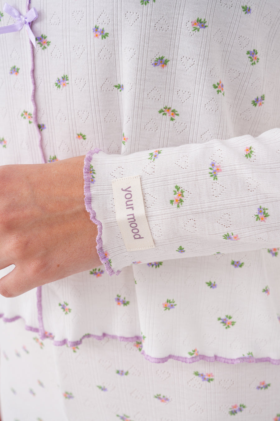 Gömlek Yaka Uzun Kollu Fiyonk Detaylı Çiçek Desenli Pointelle Pantolonlu Kadın Pijama Takımı Premium Viskon — Ekru