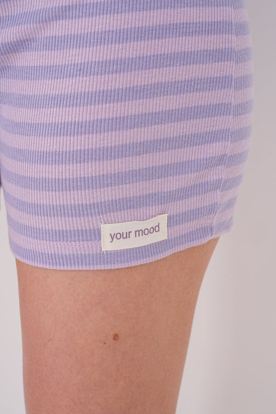 V Yaka Uzun Kollu Kalp Düğmeli Çizgili Şortlu Kadın Pijama Tulum Premium Viskon — Ekru