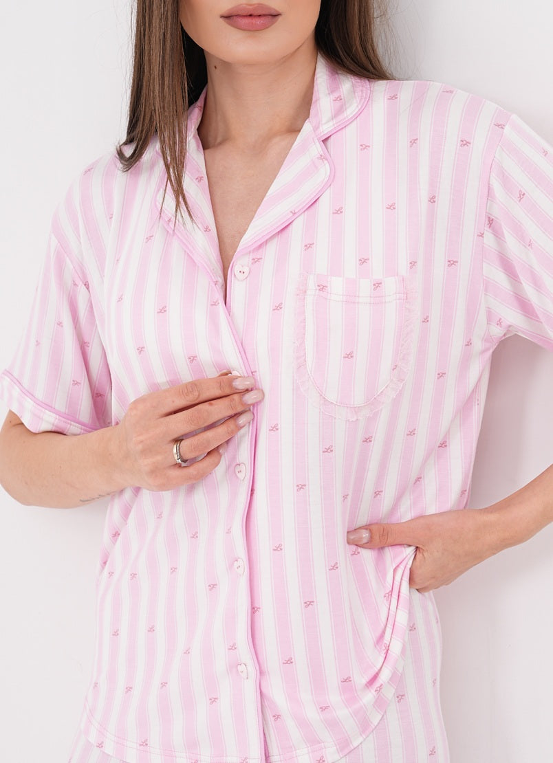 Gömlek Yaka Dantel Cep Detaylı Kısa Kollu Premium Viskon Çizgili Pantolon Kadın Pijama Takımı — Pembe