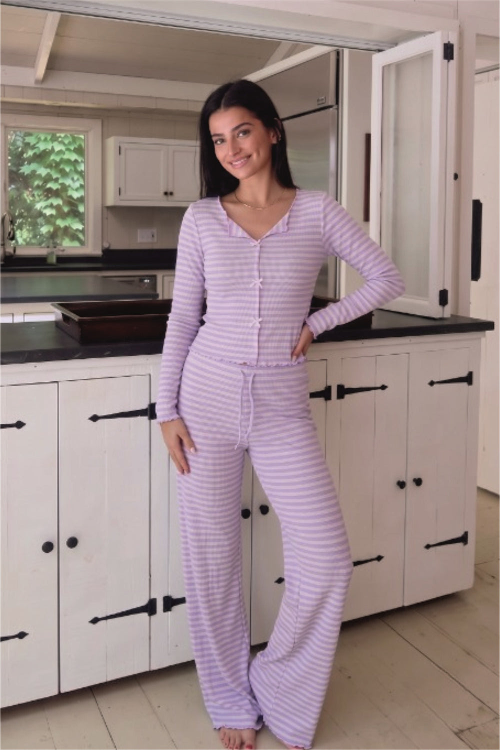 Fiyonk Detaylı V Yaka Uzun Kollu Çizgili Fitilli Geniş Paça Kadın Pijama Takımı — Lila