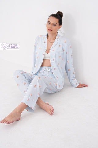Gömlek Yaka Uzun Kollu Önden Kalp Düğmeli Cep Detaylı Mini Ayıcık Desenli Pantolonlu Kadın Pijama Takımı Premium Pamuklu — Bebek Mavi