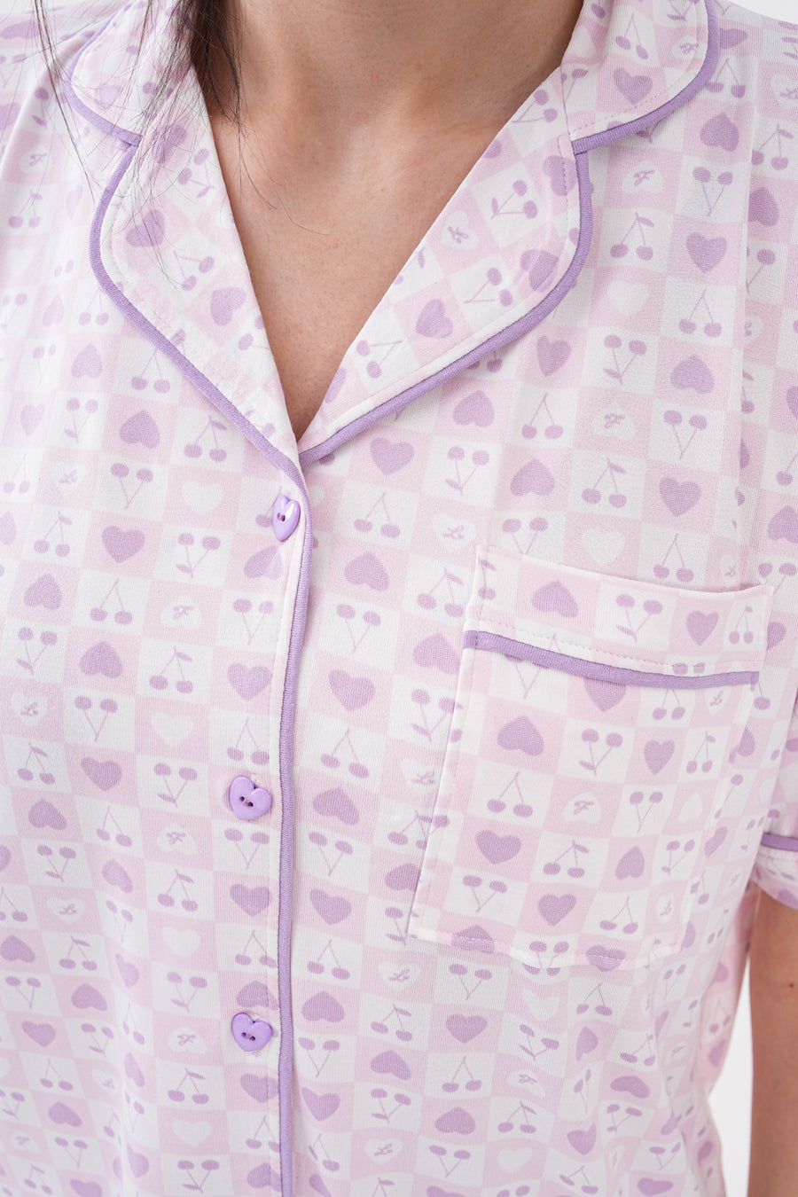 Kalp Düğmeli Sırt Nakışlı Gömlek Yaka Kiraz Desenli Şortlu Yazlık Kadın Pijama Takımı — Lila